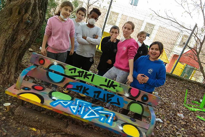 כל ספסל בצבע